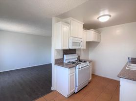 1501 E South, 1501-05