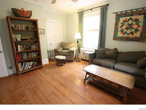 4th image of 105 Center St
