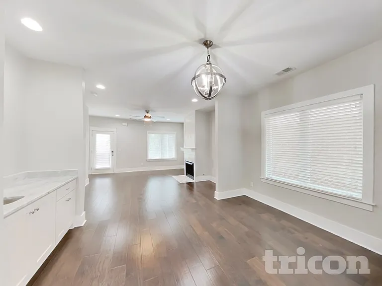 1244 Hillwood Private Cv — Photo 4