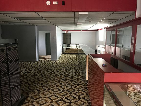 Commercial main room