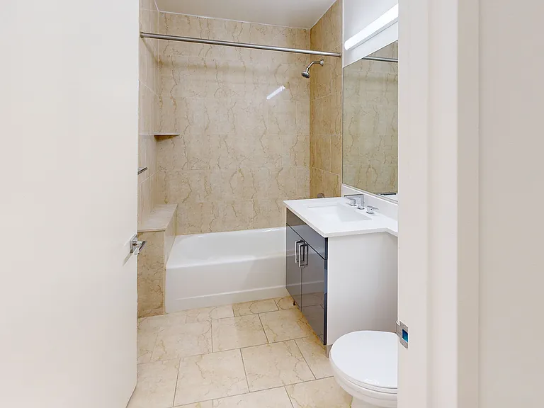 10 Hanover Square — Photo 106