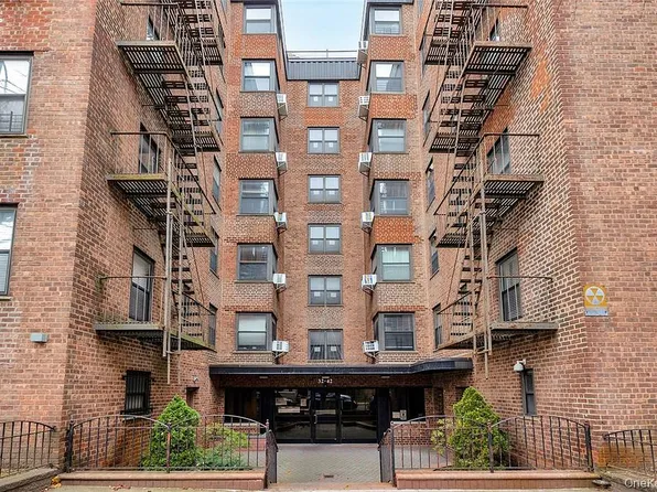 32-40 91st St #401, East Elmhurst, NY 11369