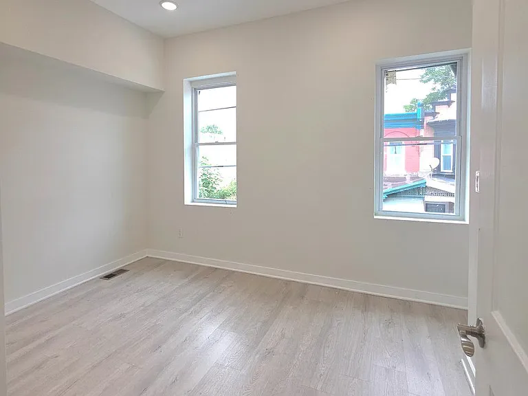 3226 Page St — Photo 9