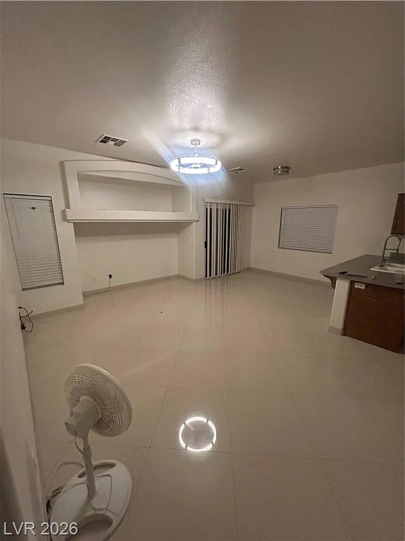 **Charming 3Bdrm/2Bath Home in Desirable Southwest** — Photo 3