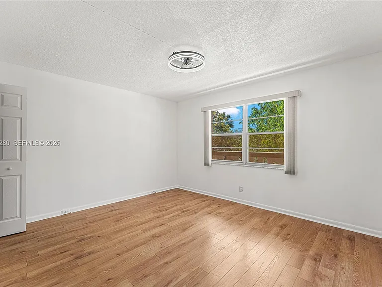 4301 Martinique Cir #H2 — Photo 11