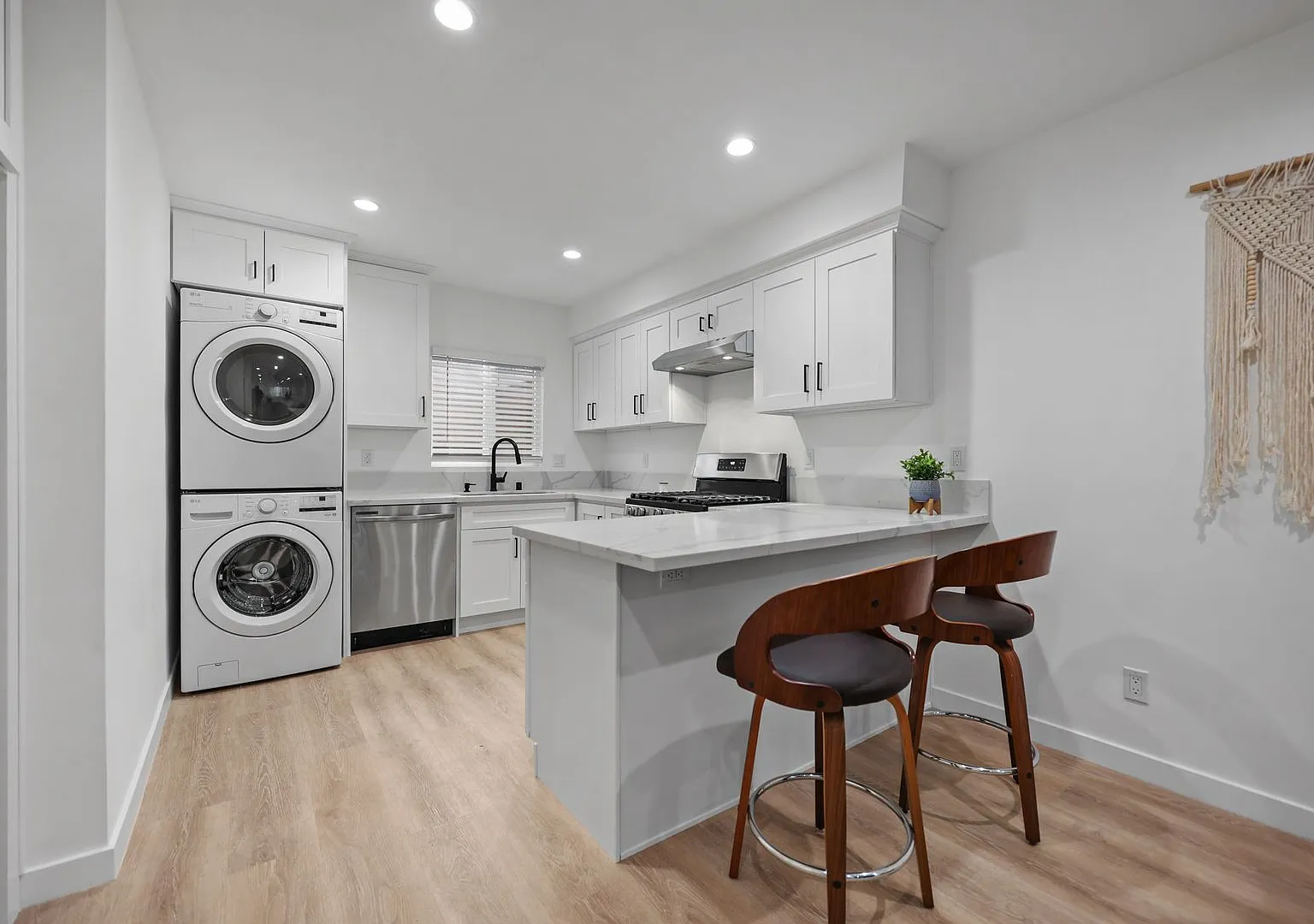 2 bed, 720 sqft, $2,495 — Photo 4