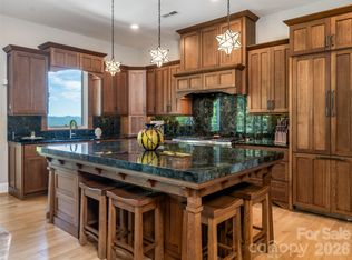 32 Timberwolf Ct, Asheville, NC 28804