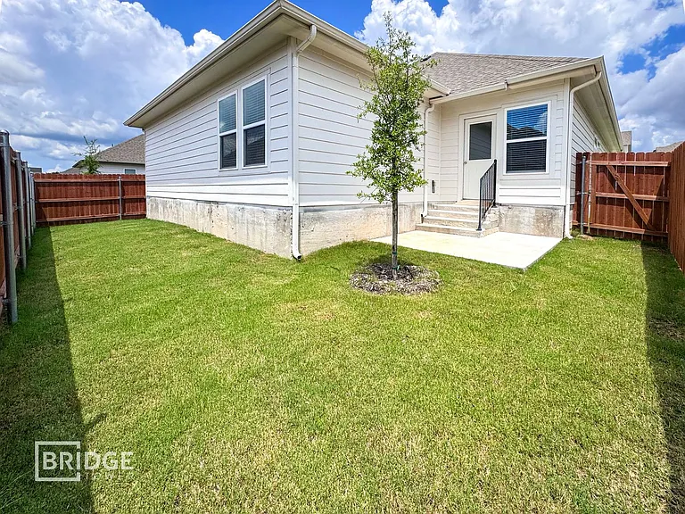 612 Hayfield Ln — Photo 14