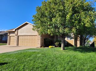 1902 E Summerwood Ct, Goddard, KS 67052