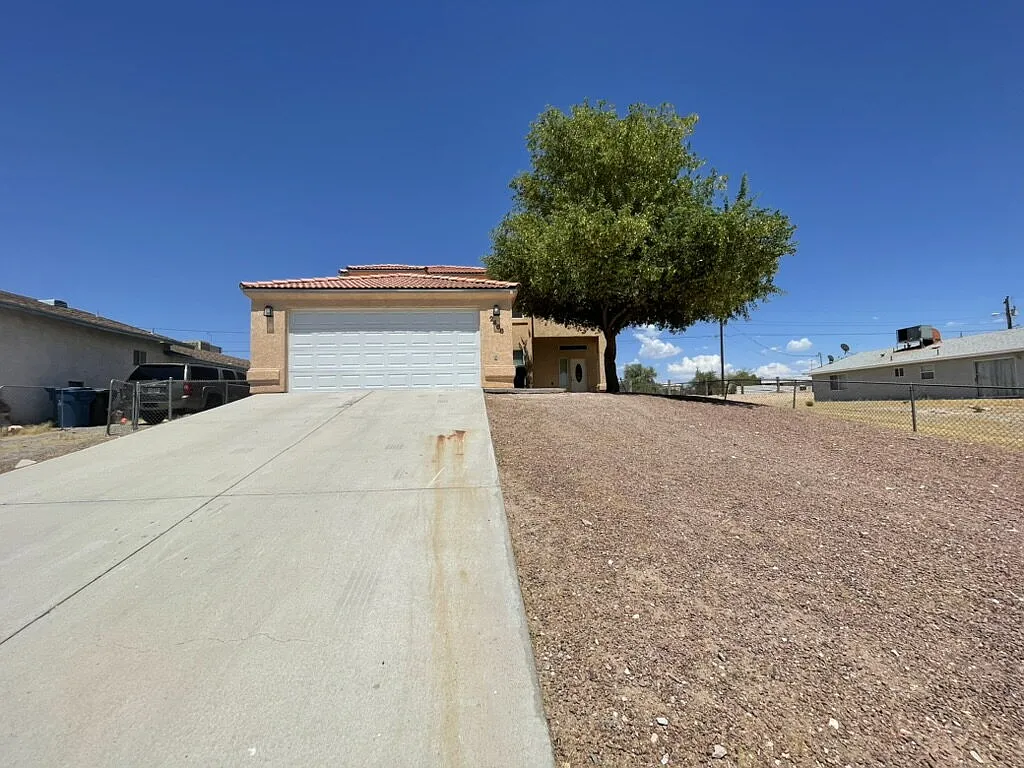 4 bed, 3.0 bath, 1804 sqft, $2,000 — Photo 2