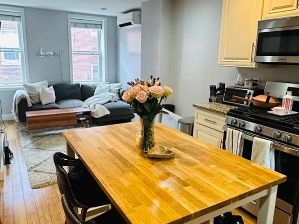 6 Baldwin Pl, Boston, MA 02113