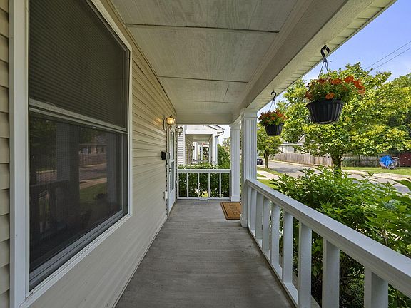 5th image of 257 Hawkes Ave