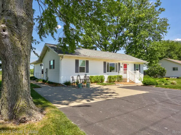 9941 Lange Rd, Birch Run, MI 48415