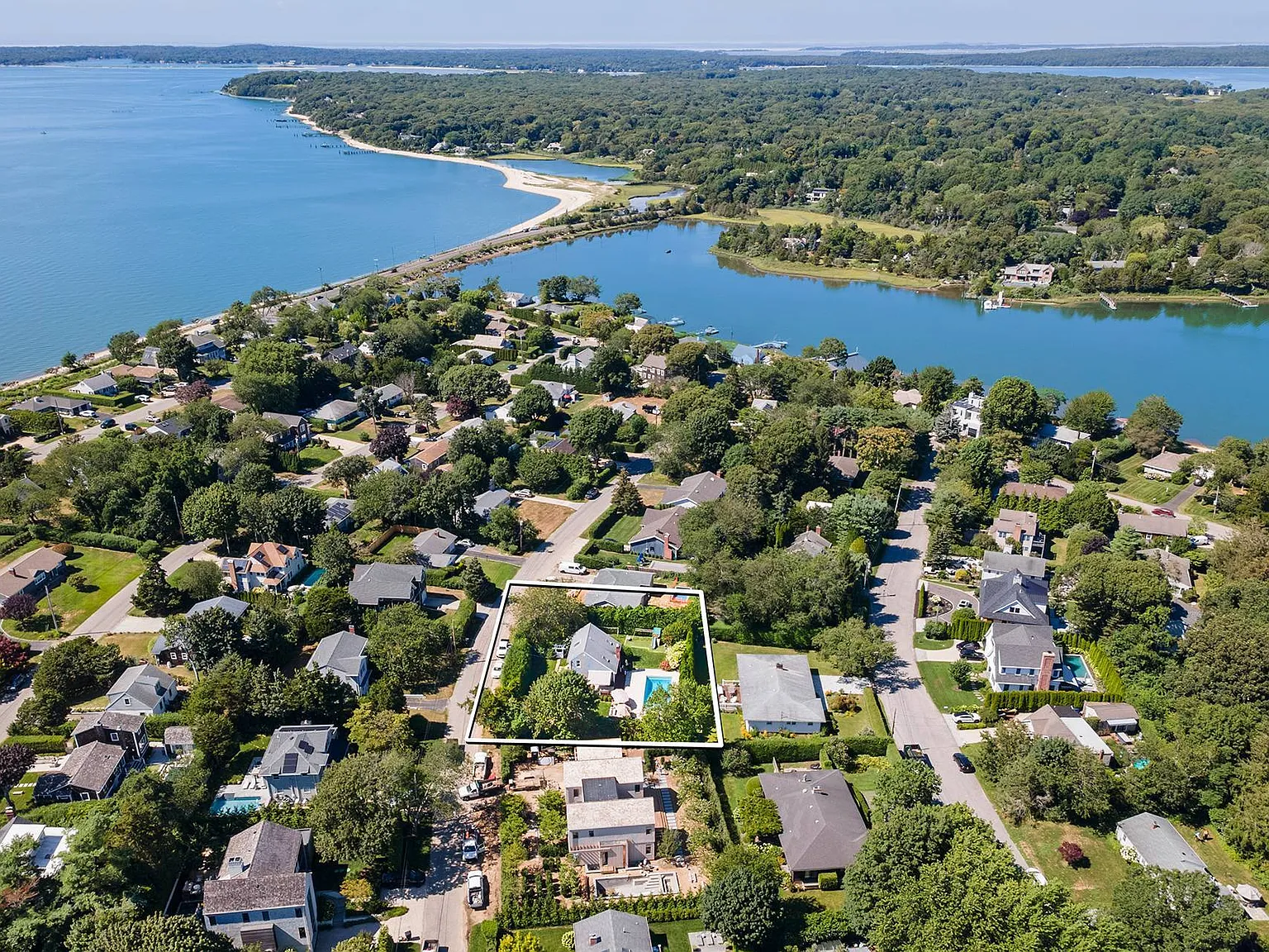 Hamptons Getaway in Bay Point — Photo 3