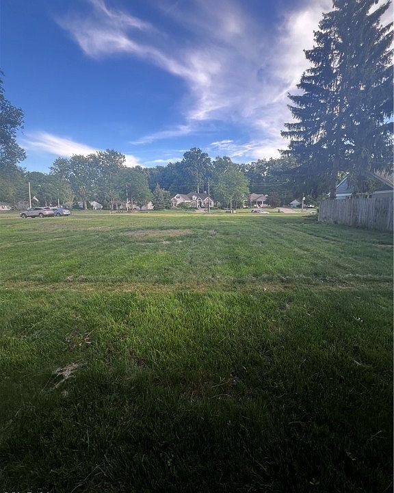 2nd image of 23194 Hilliard Blvd