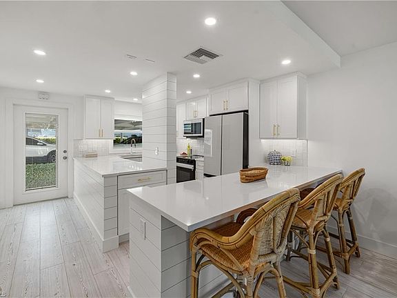 2nd image of 614 Broad AVE S #614