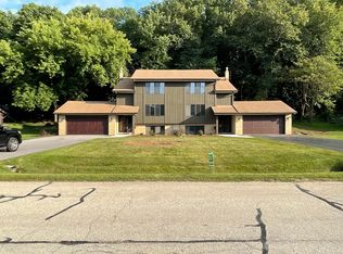 21475 Mary Lynn Dr, Brookfield, WI 53045