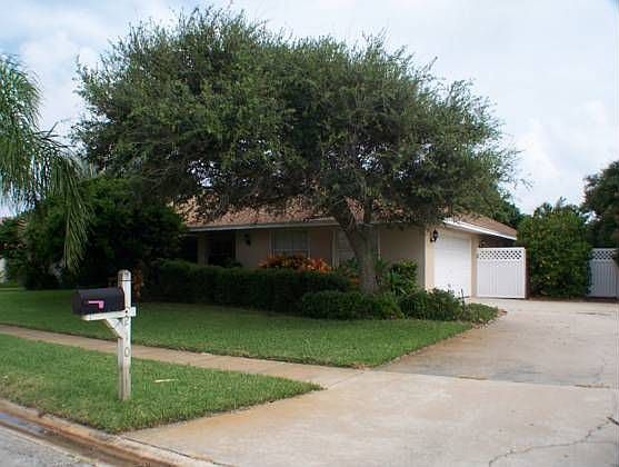 1st image of 210 Fir Ave