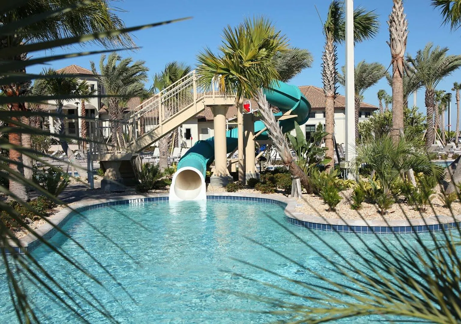 Stylish Disney Getaway with Themed Rooms — Photo 3