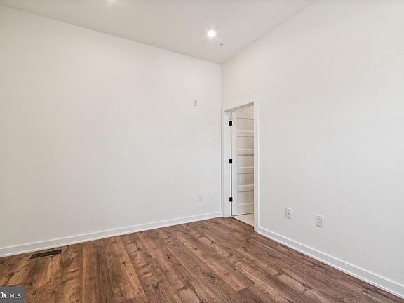3rd image of 6211 Woodbine Ave Unit 1
