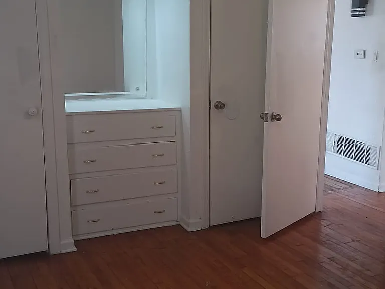 1714 Oakland Ave — Photo 4