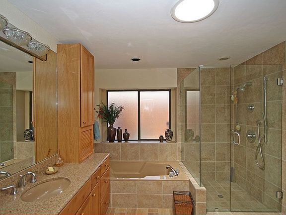 3rd image of 2305 Lovell Ct