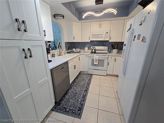 2nd image of 4123 Vantage Cir