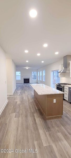 3rd image of 16 Appleton Street