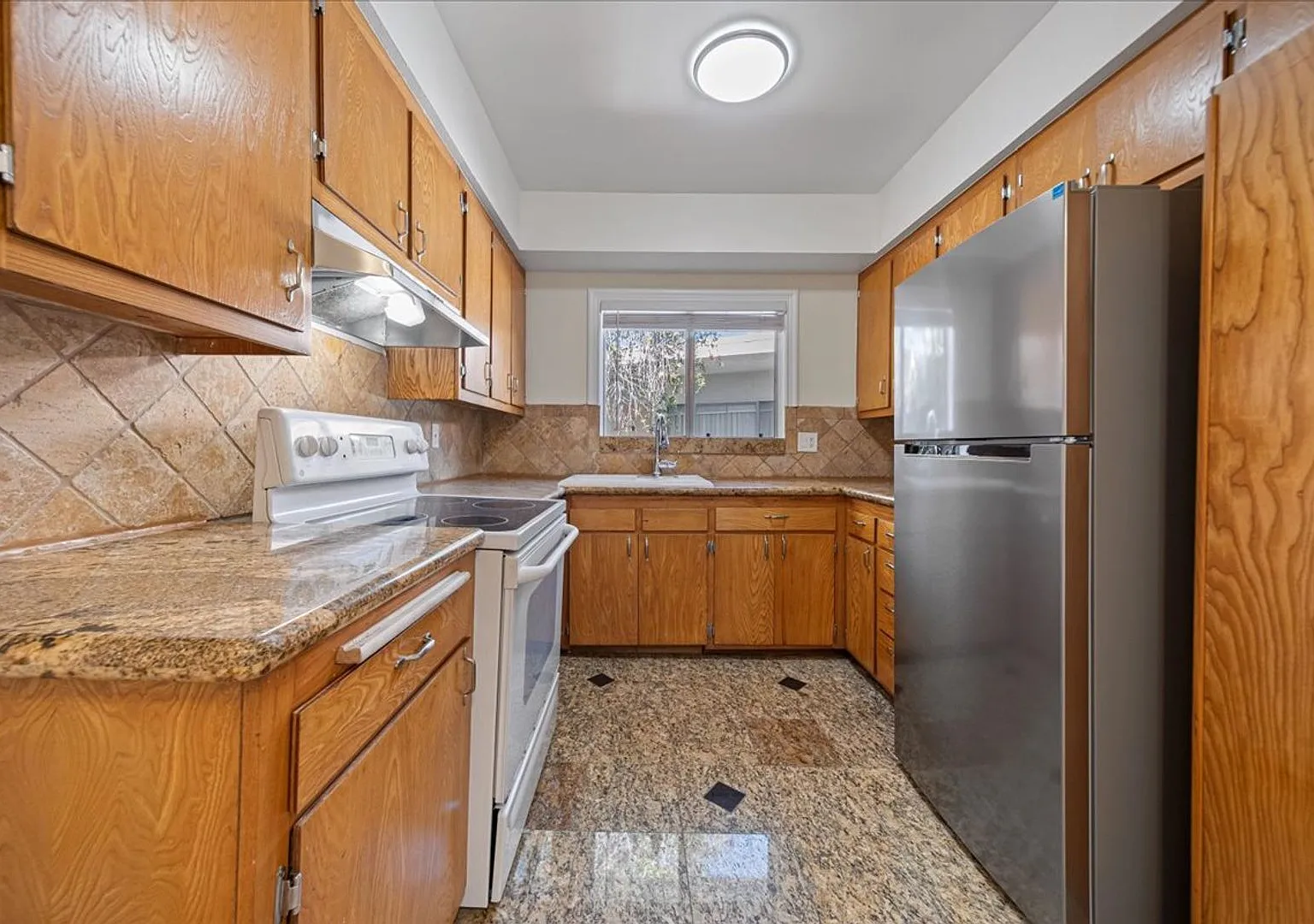 Charming North Hollywood Apartment! — Photo 4