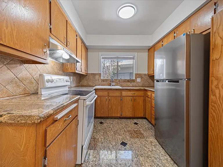 11661 Erwin St #19 — Photo 4