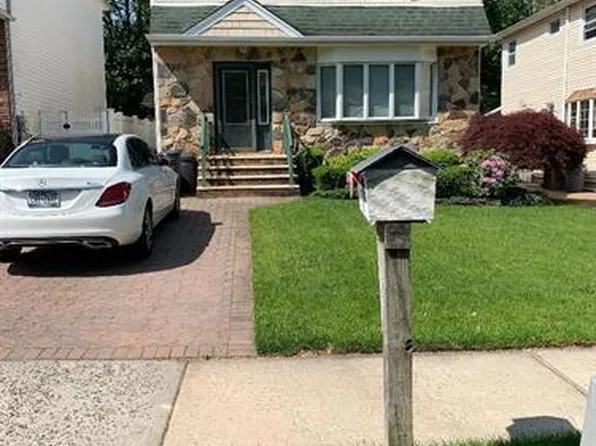 118 Tanglewood Dr, Staten Island, NY 10308
