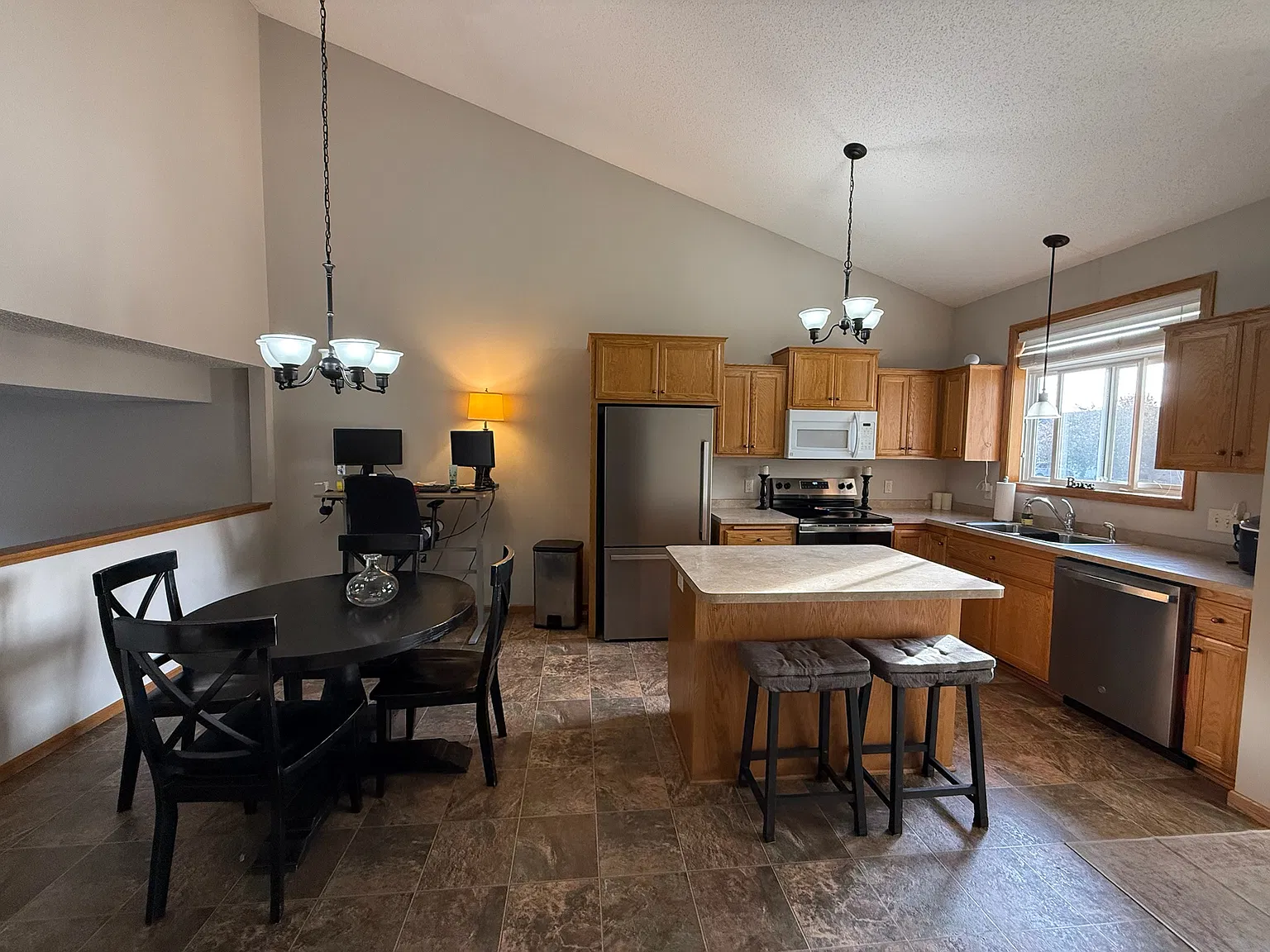 3 bed, 1534 sqft, $2,300 — Photo 3