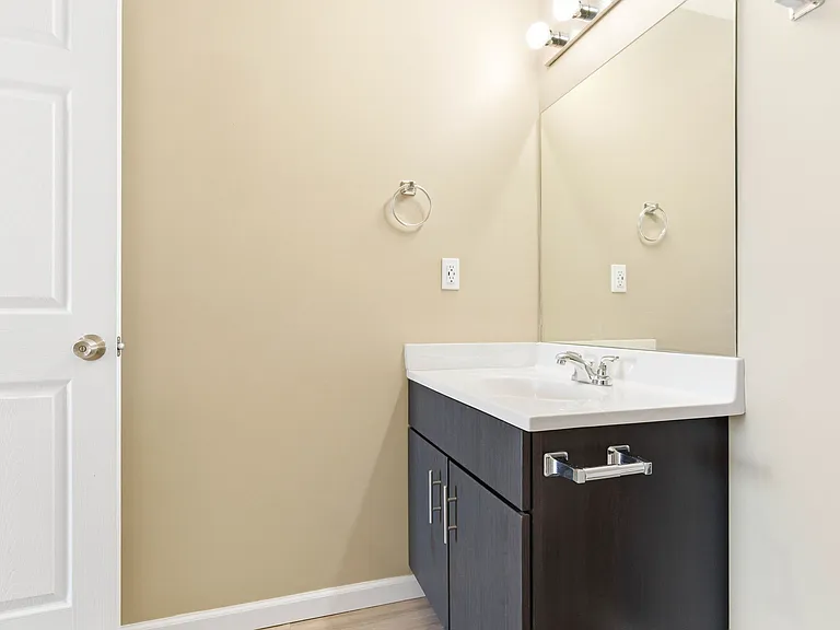 Greenbrier Apartments — Photo 99