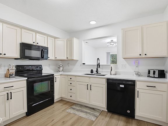 3rd image of 635 Daniel Ct