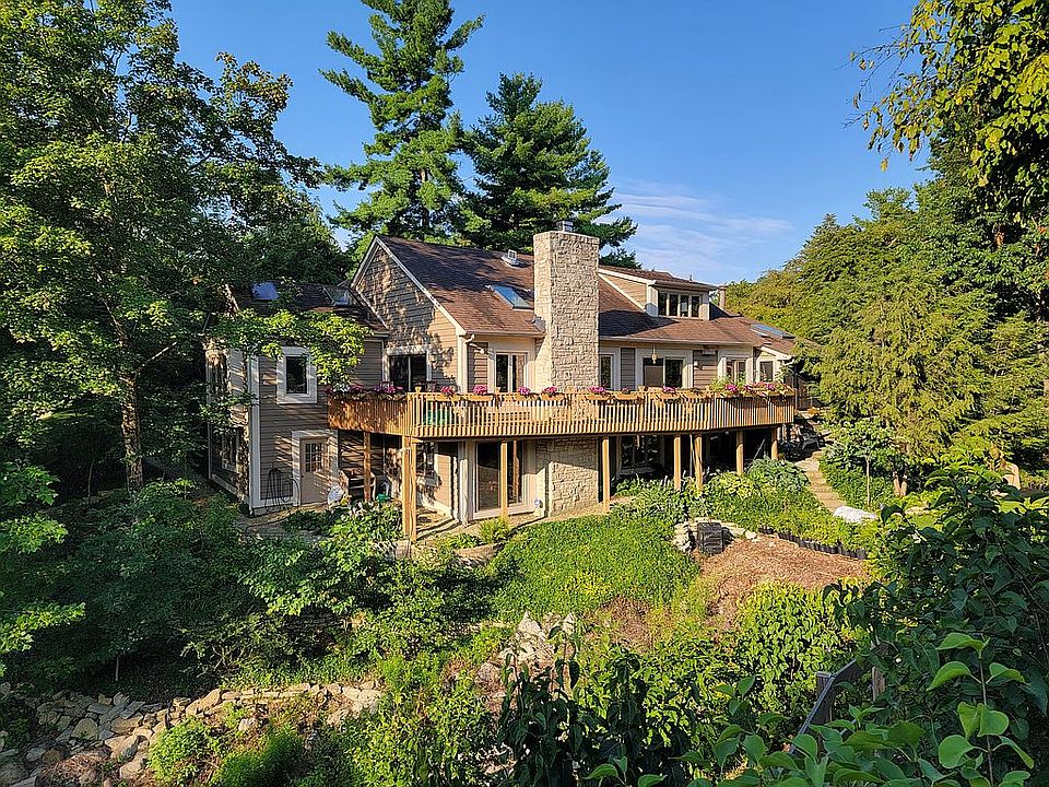 2nd image of 810 Bluffview Dr