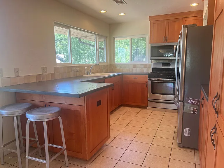 495 Jennifer St — Photo 7