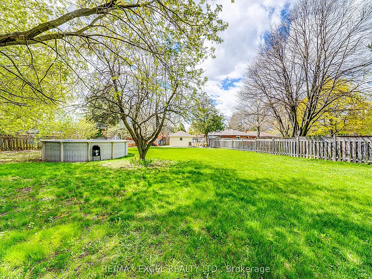 51 Tordale Cres — Photo 7