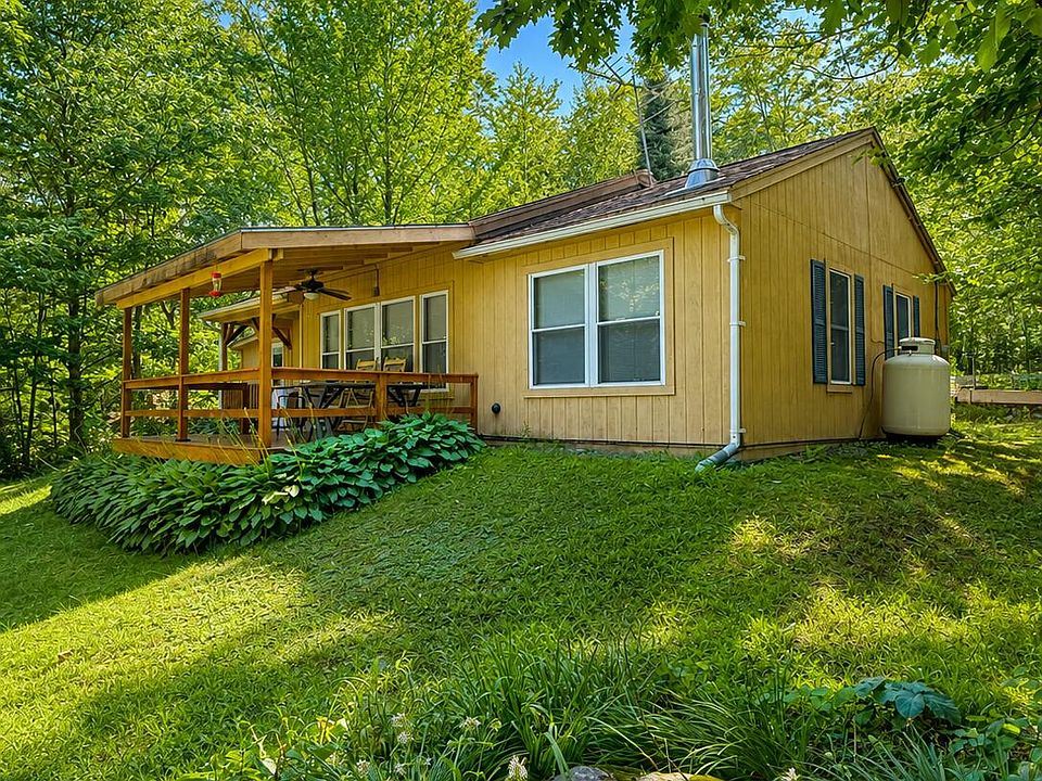 1st image of 32 Luckman Road