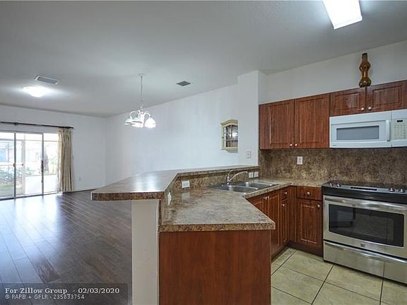 3rd image of 2958 NW 35th Ave