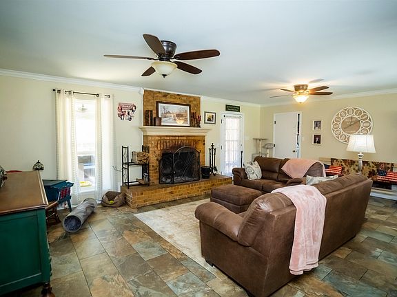 3rd image of 3303 Boettcher Dr