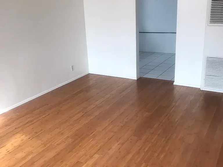 445 E Scott St #2 — Photo 8