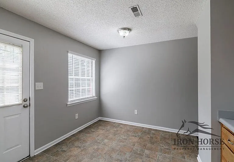 2165 S Milledge Ave #F8 — Photo 8