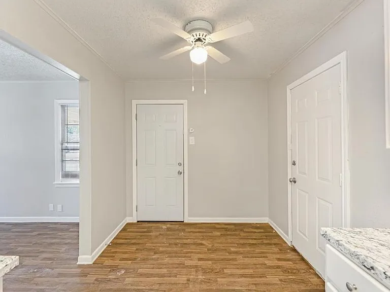 4713 Laverda Dr — Photo 22