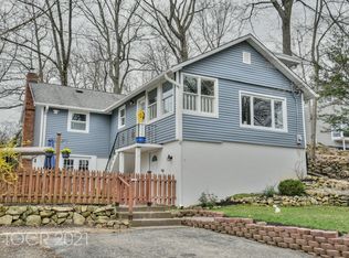 6 Woodland Rd, Hopatcong, NJ 07843