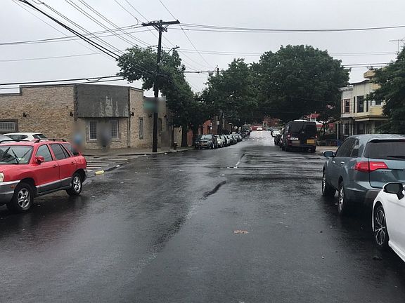 4th image of 712 E 239th St