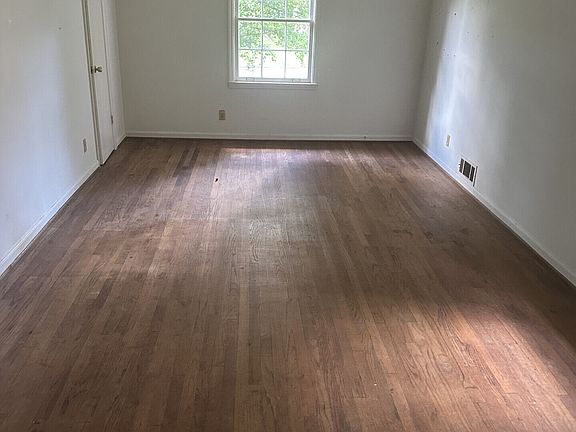 4th image of 2910 Knollwood Trl