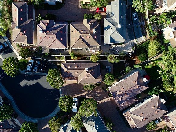 Located on cul-de-sac. Local traffic in gated community.