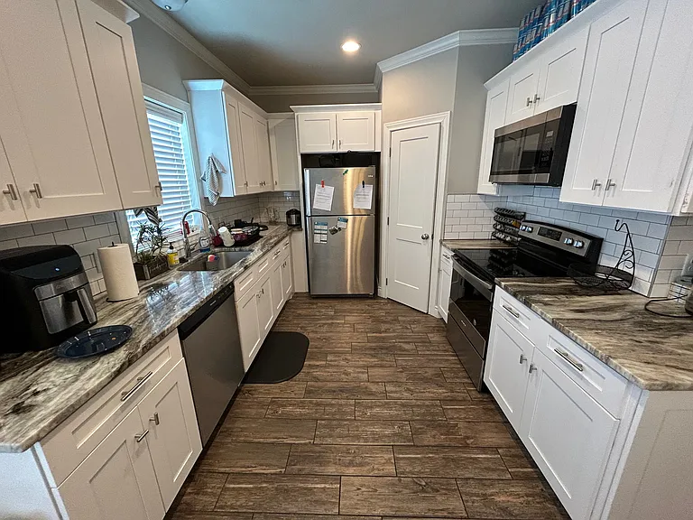 632 Clay St — Photo 5