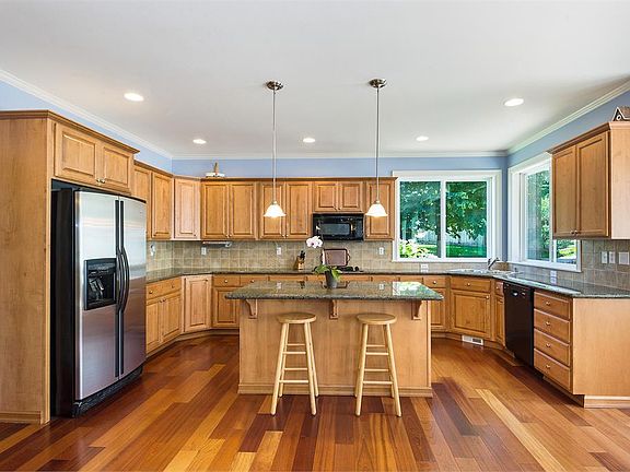 5th image of 3008 63rd Ave NW