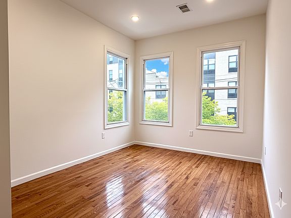 3rd image of 10 Clendenny Ave Floor 2